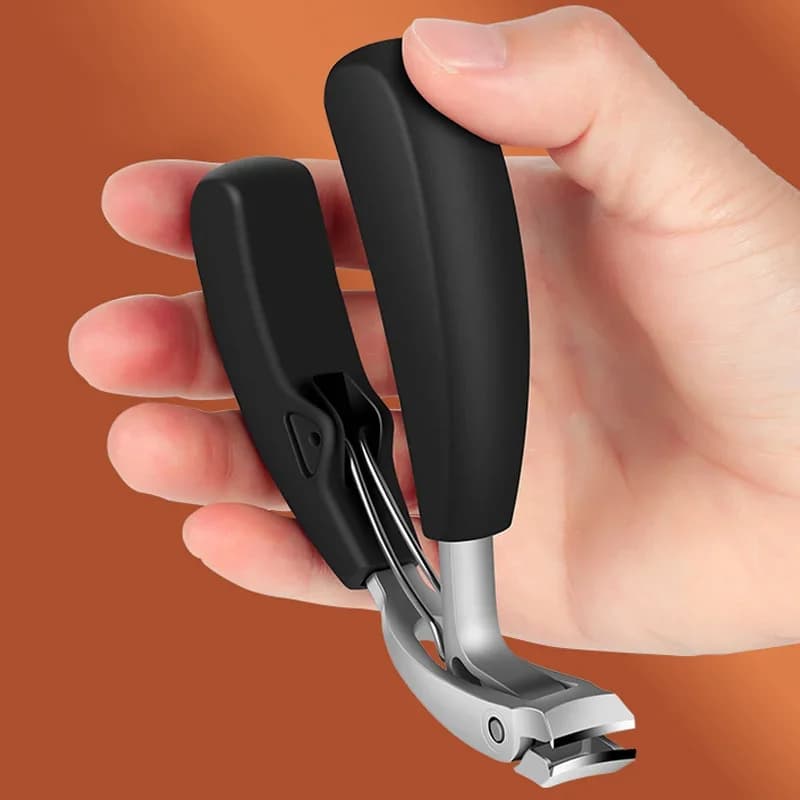 Heavy-duty nail clippers with wide jaw — image 1