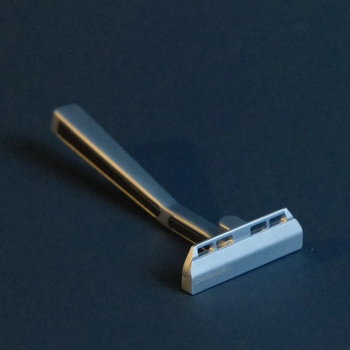 metal safety razor with single edge blade — image 7