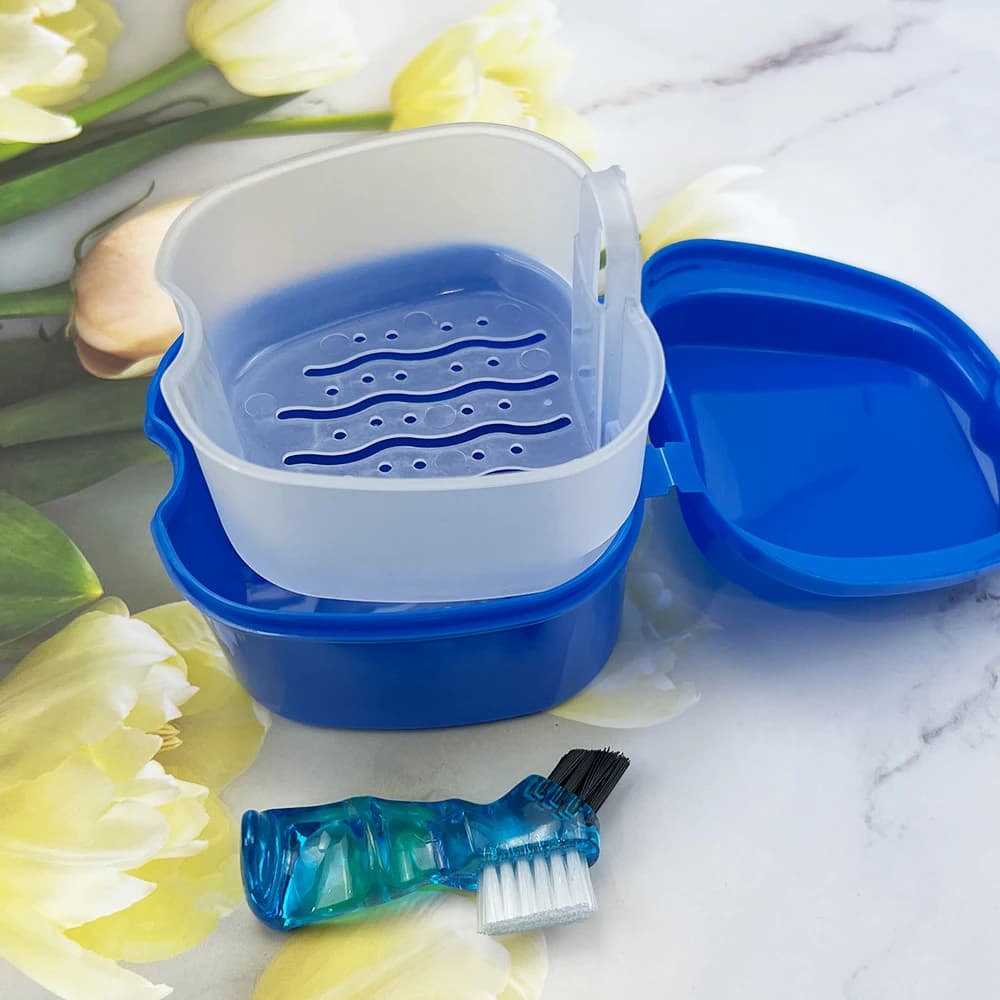 Dental retainer and denture storage case — image 6