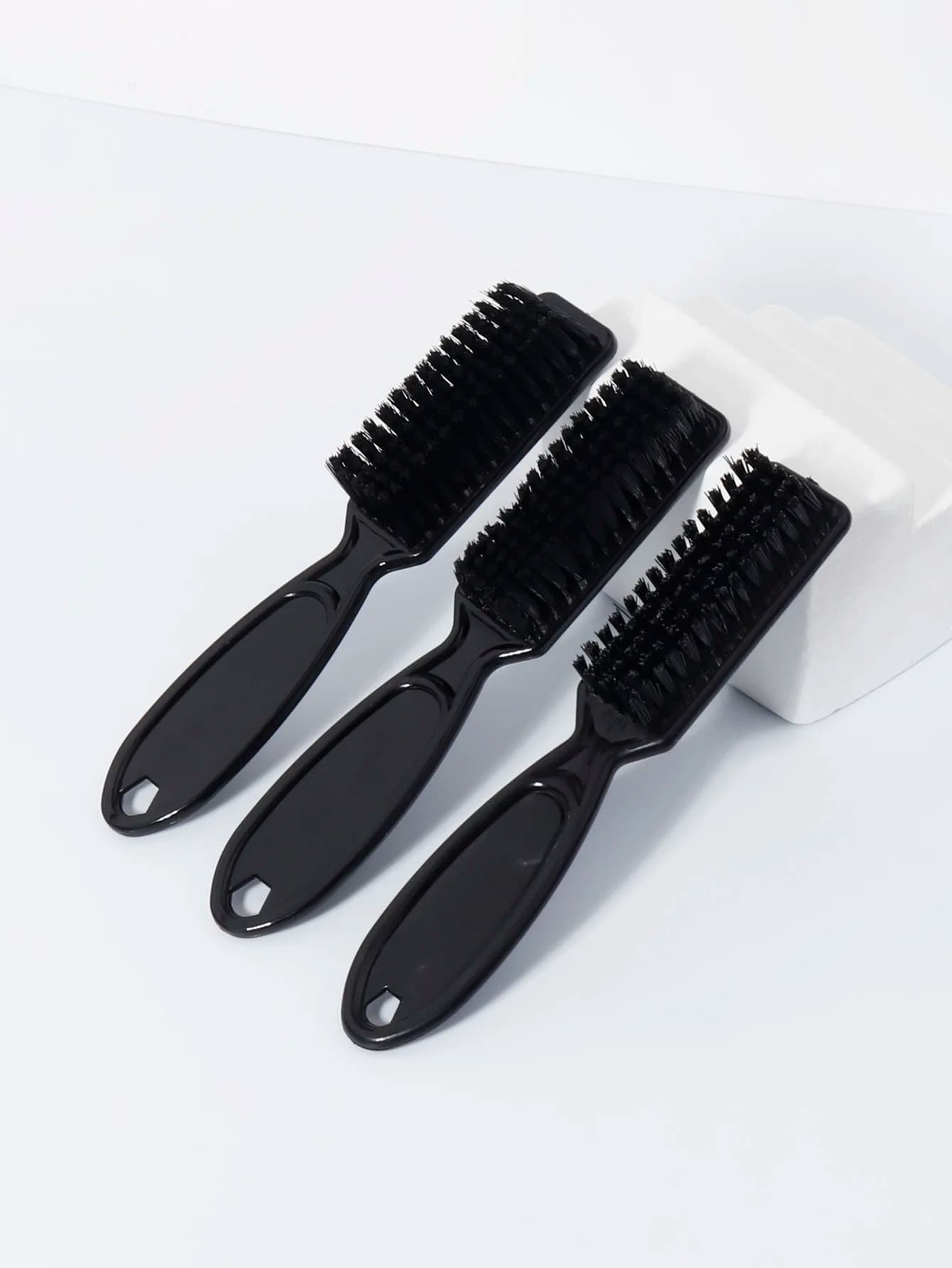 beard styling brush with wooden handle — image 4