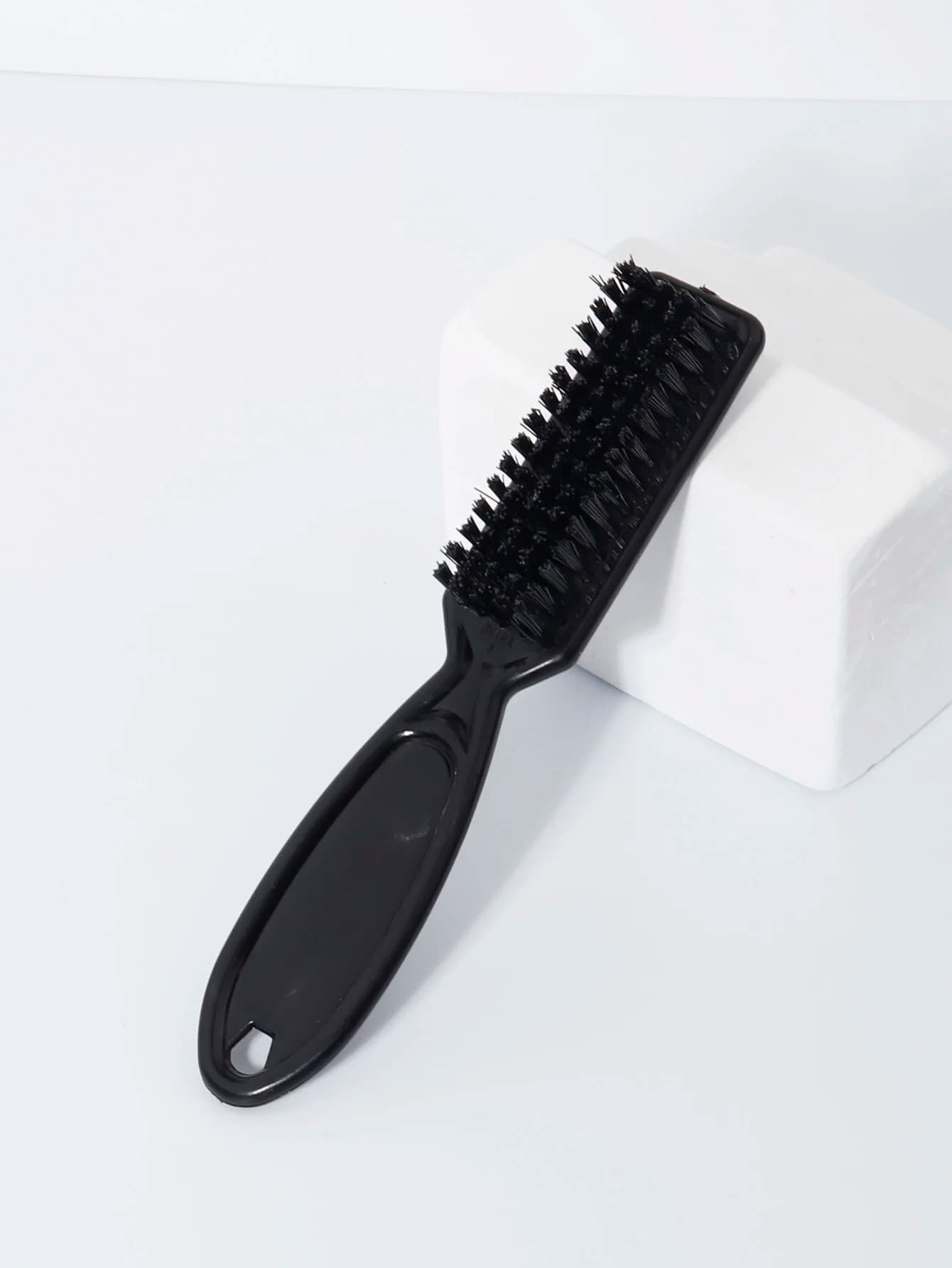 beard styling brush with wooden handle — image 2