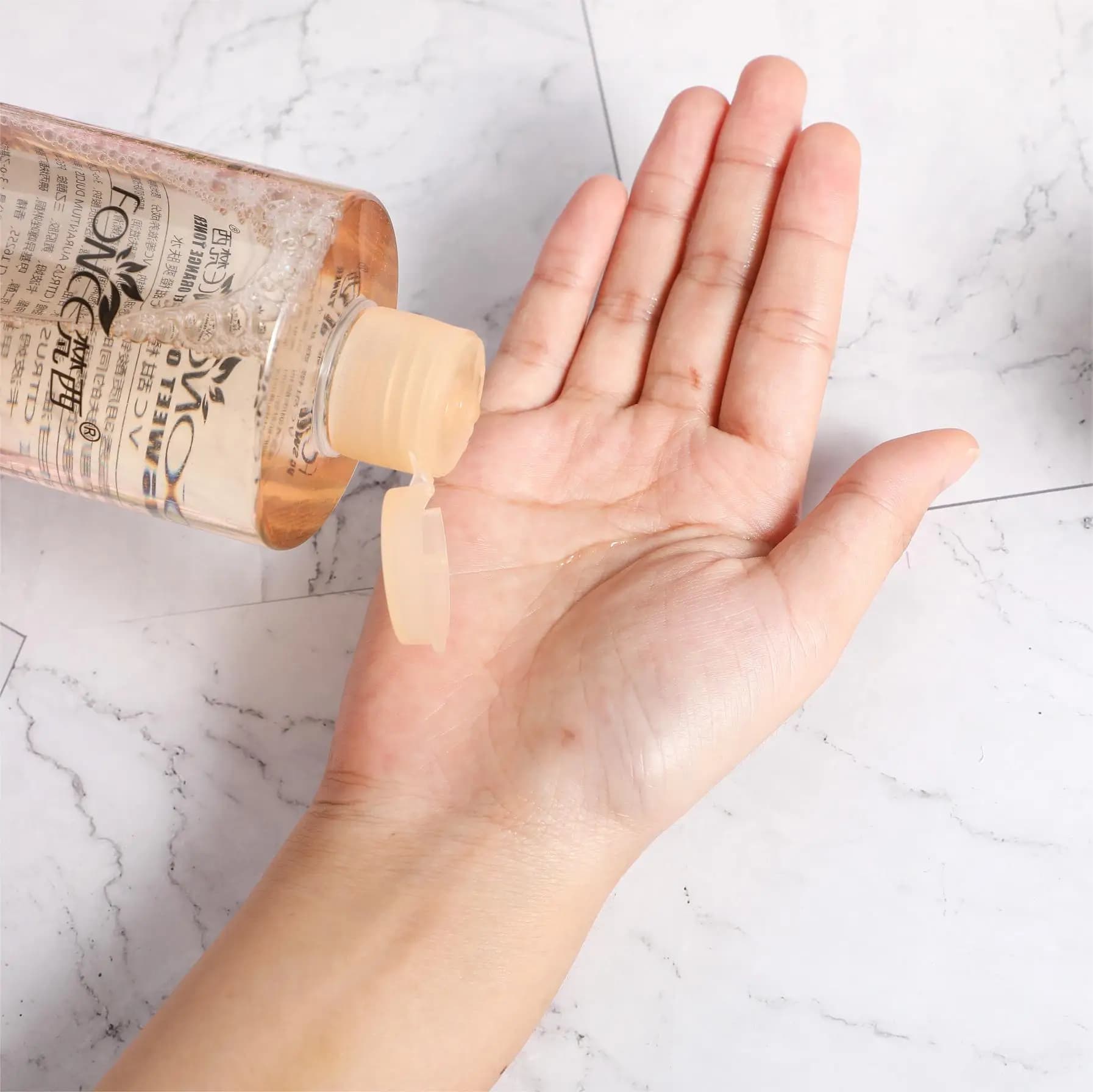 Fonce Vitamin C hydrating toner bottle 500ml — image 5