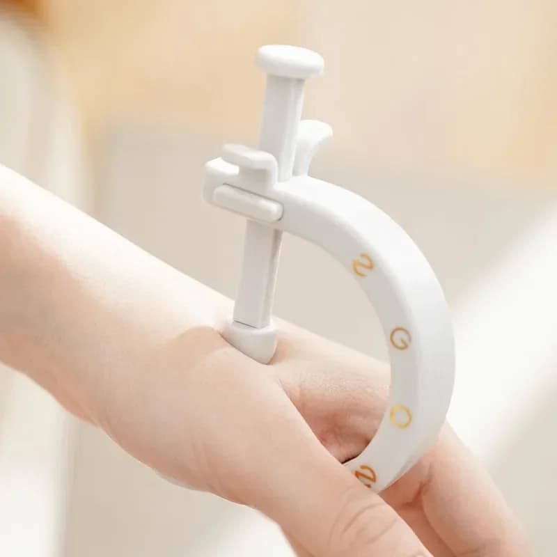 wearable acupressure massager for hands and feet — image 3