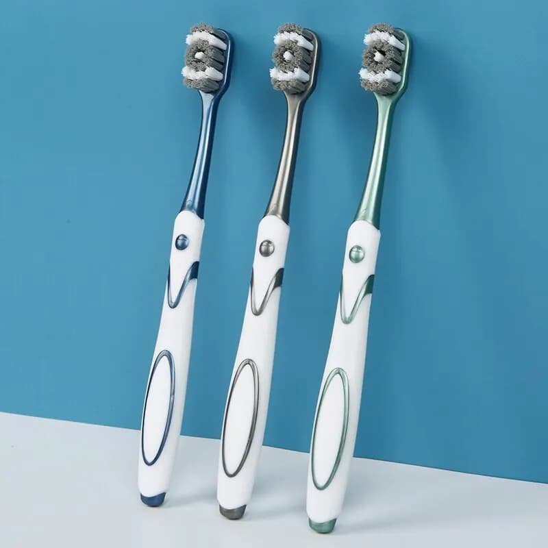 360 Whole Mouth Clean men's toothbrush with medium‑hard bristles — image 2