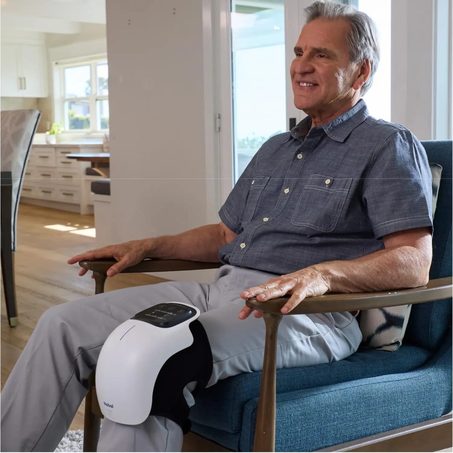 Cordless smart knee massager with vibration pads — image 6
