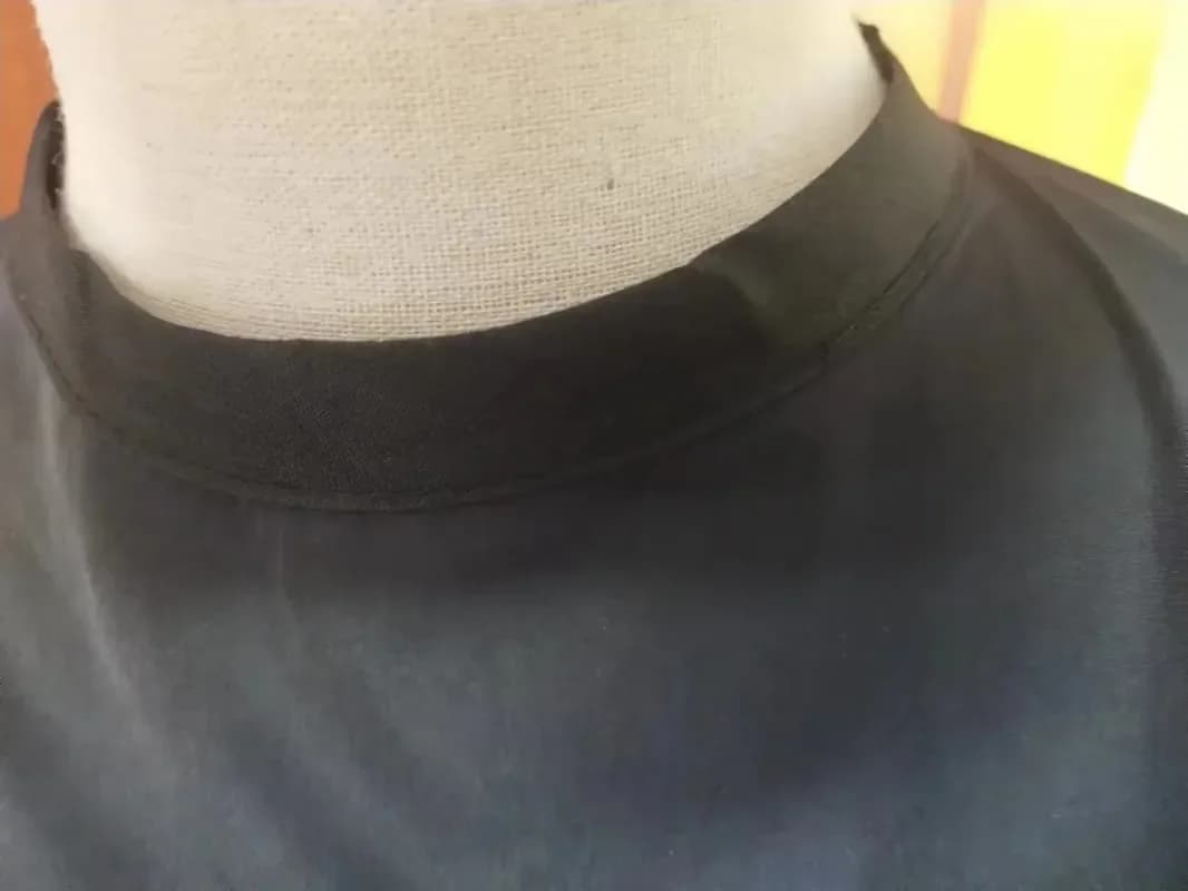 black professional hairdressing cape — image 5
