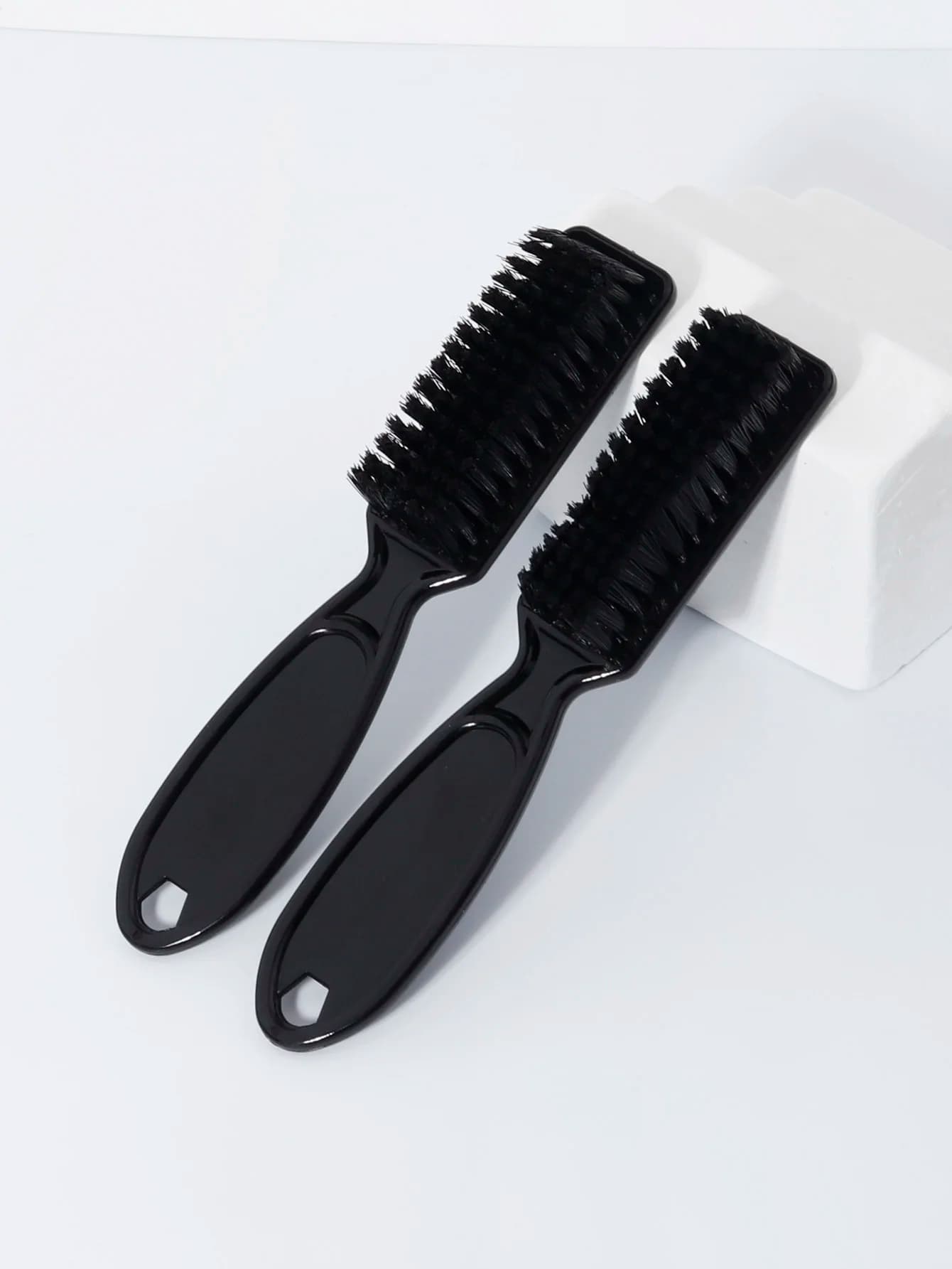 beard styling brush with wooden handle — image 3