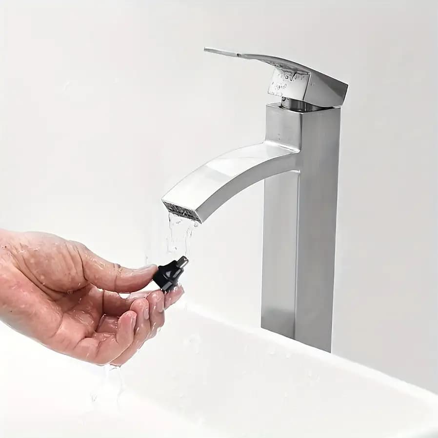 rechargeable nose hair trimmer — image 6
