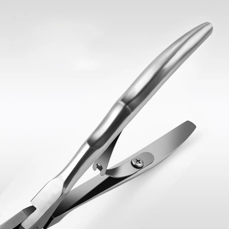 Straight blade toenail clipper for thick ingrown nails — image 4