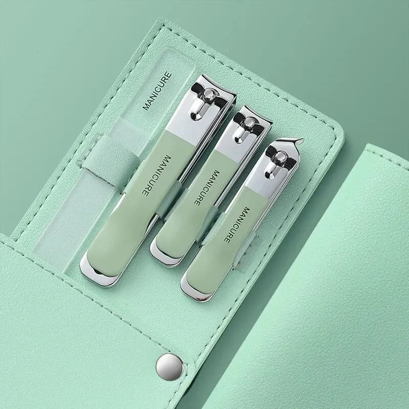 rotating leather case with four nail clippers — image 4