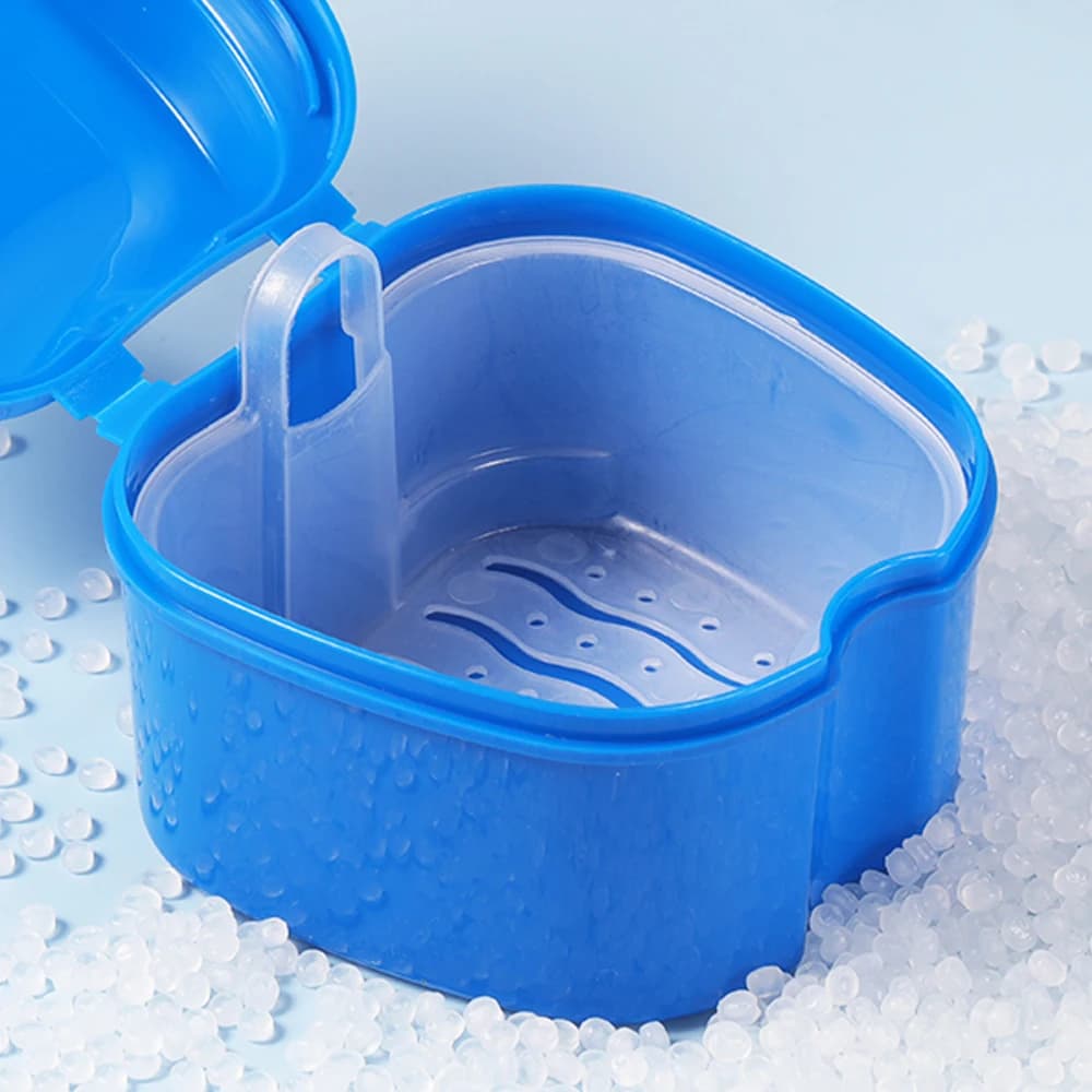 Dental retainer and denture storage case — image 5