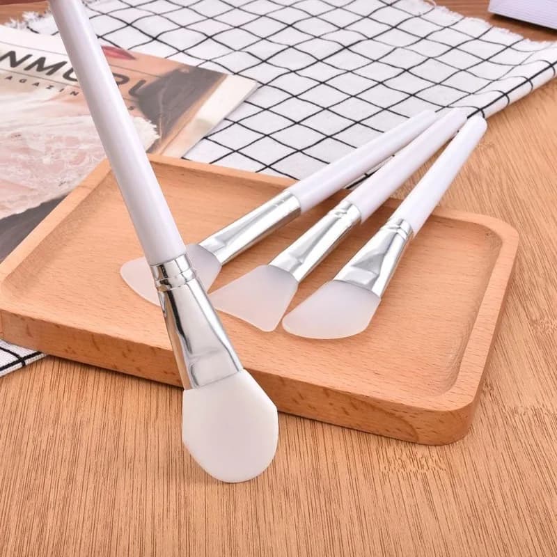 white silicone facial mask brush set, four pieces — image 4