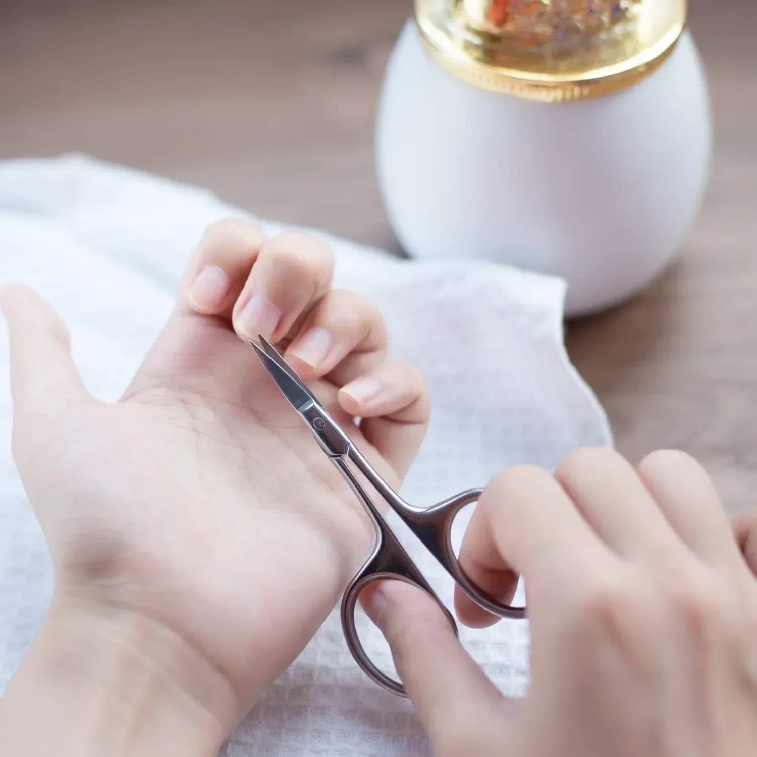 Stainless steel cuticle scissors — image 4