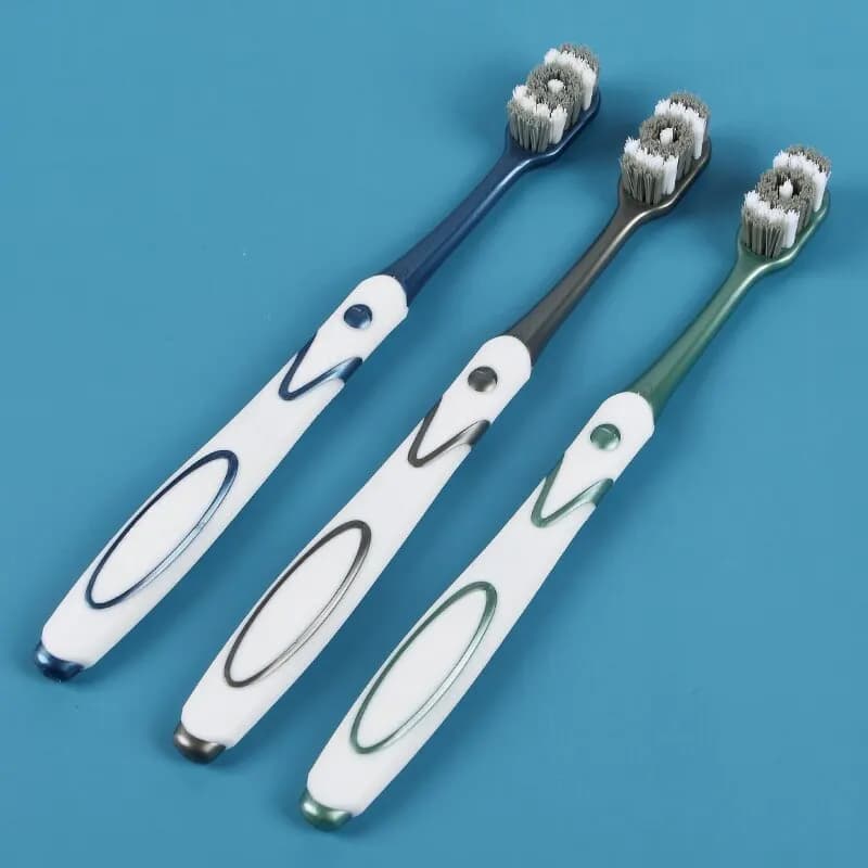 360 Whole Mouth Clean men's toothbrush with medium‑hard bristles — image 4