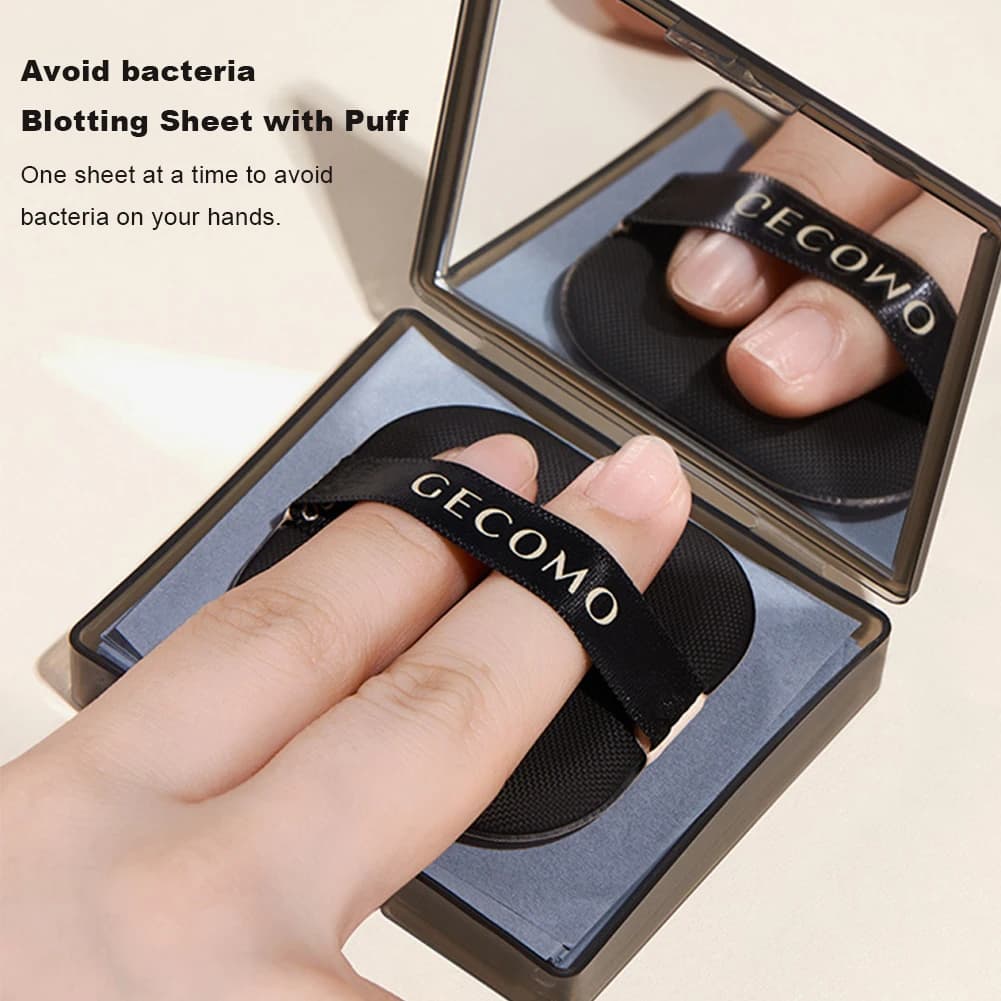 Oil control blotting papers with case and powder puff — image 4