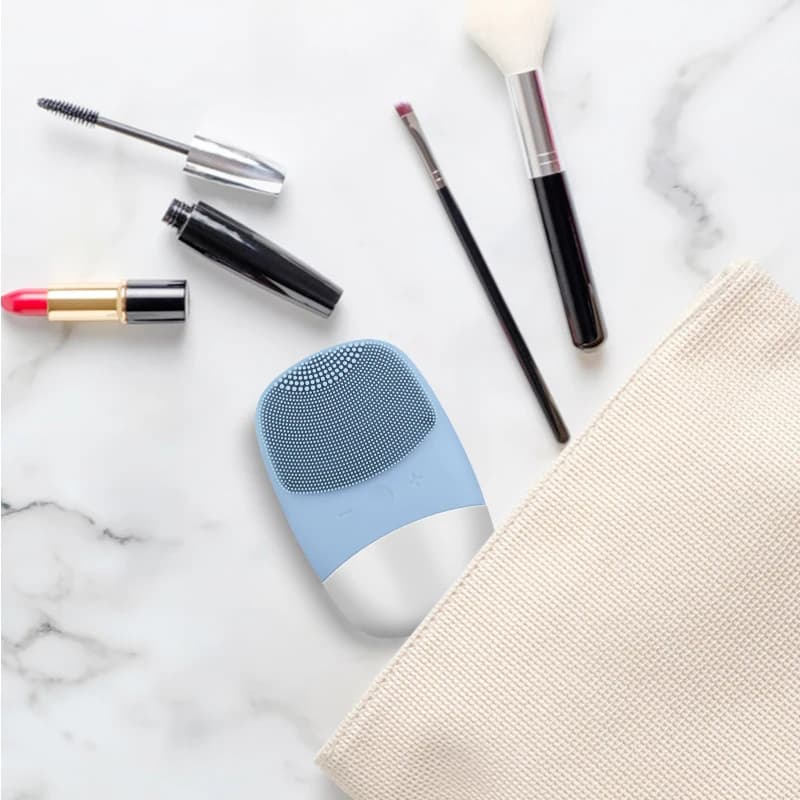 Sonic facial cleansing brush with soft bristles — image 6