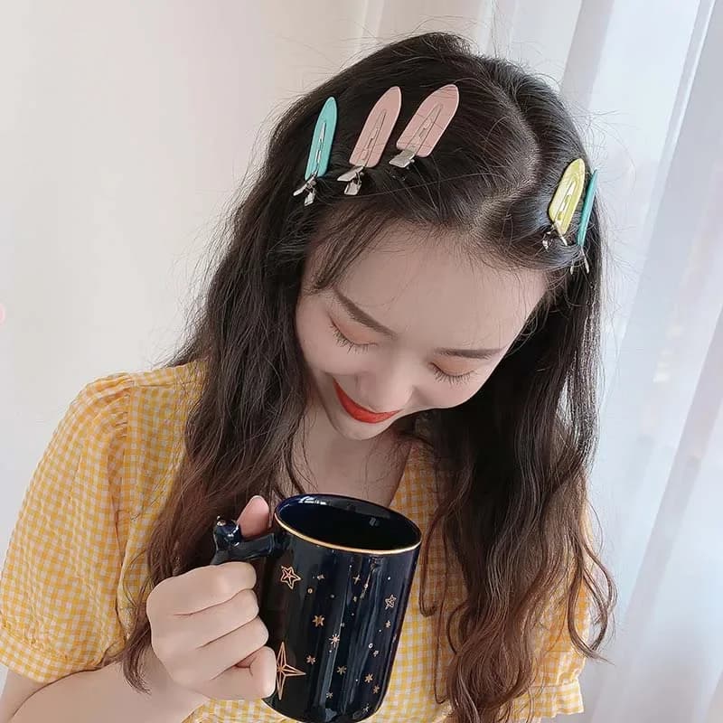 set of four seamless hair clips for side bangs — image 3