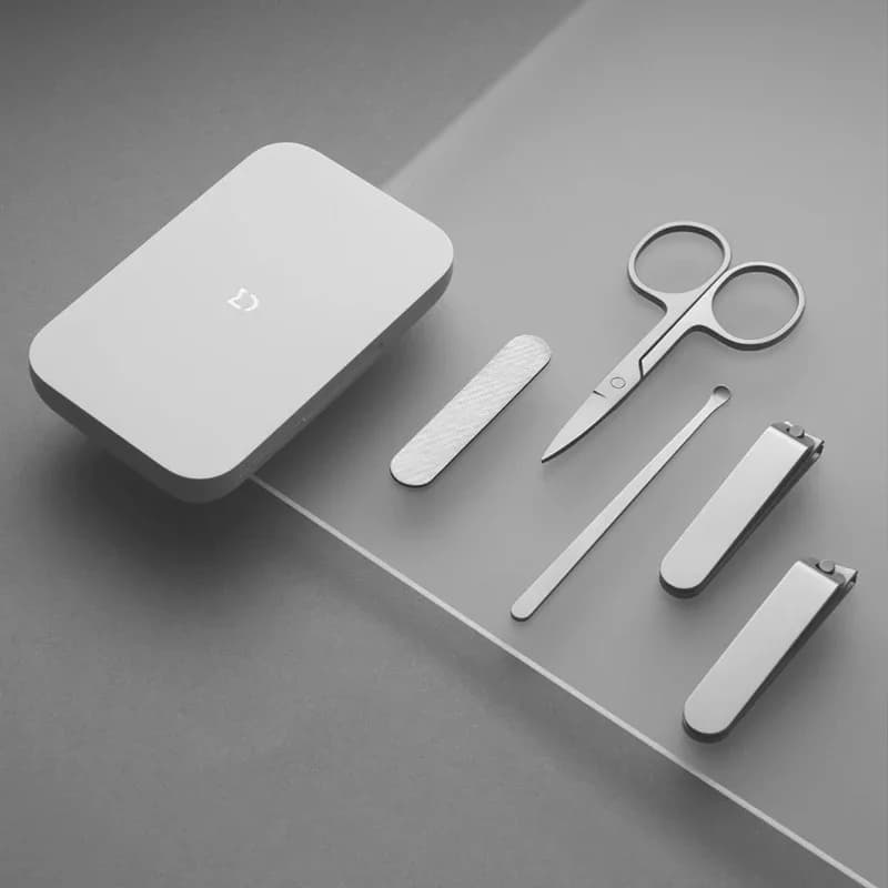 5-in-1 nail clippers and pedicure tool set — image 2