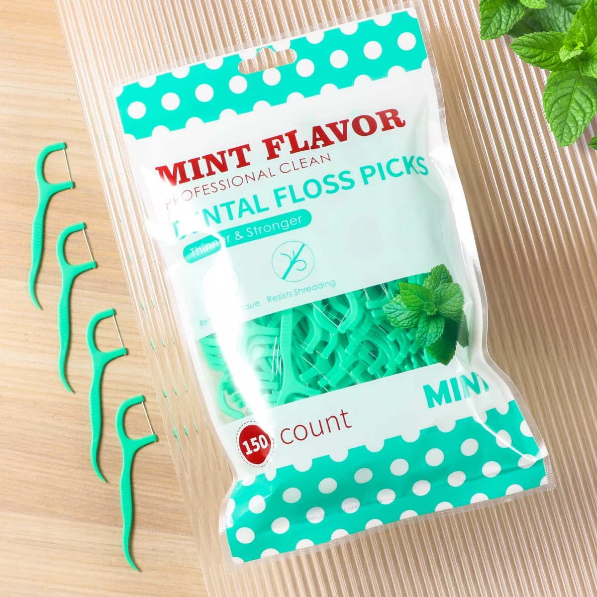 Mint-flavored disposable floss cleaning sticks — image 3