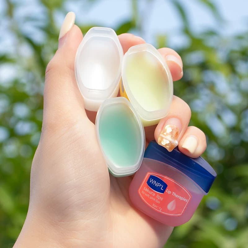 healing moisturizing lip balm tube — image 3