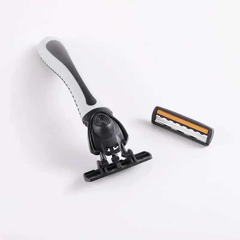 three-layer men's razor with replaceable blades — image 3