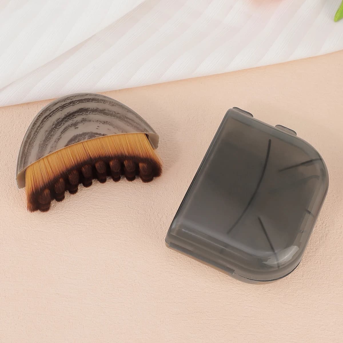 Lymphatic contour face brush with soft bristles — image 4