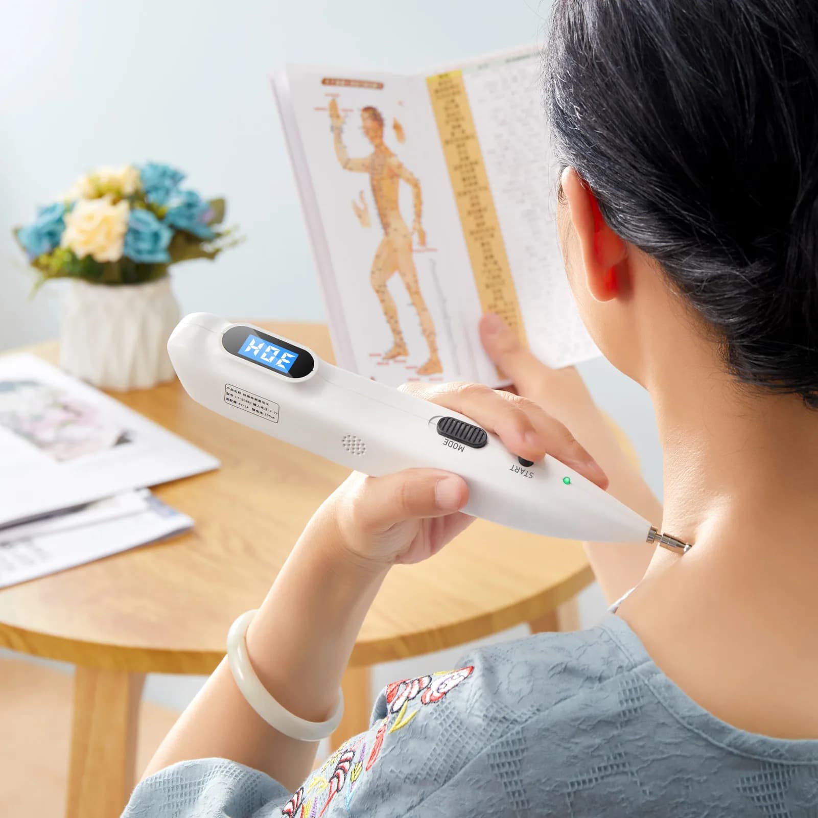 electronic acupuncture pen for meridian massage — image 5