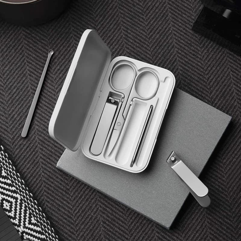 5-in-1 nail clippers and pedicure tool set — image 3