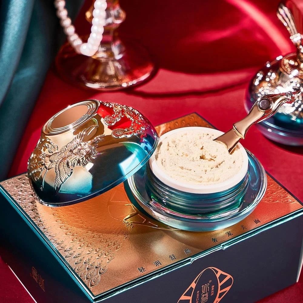 Fairy pearl day cream tube — image 3