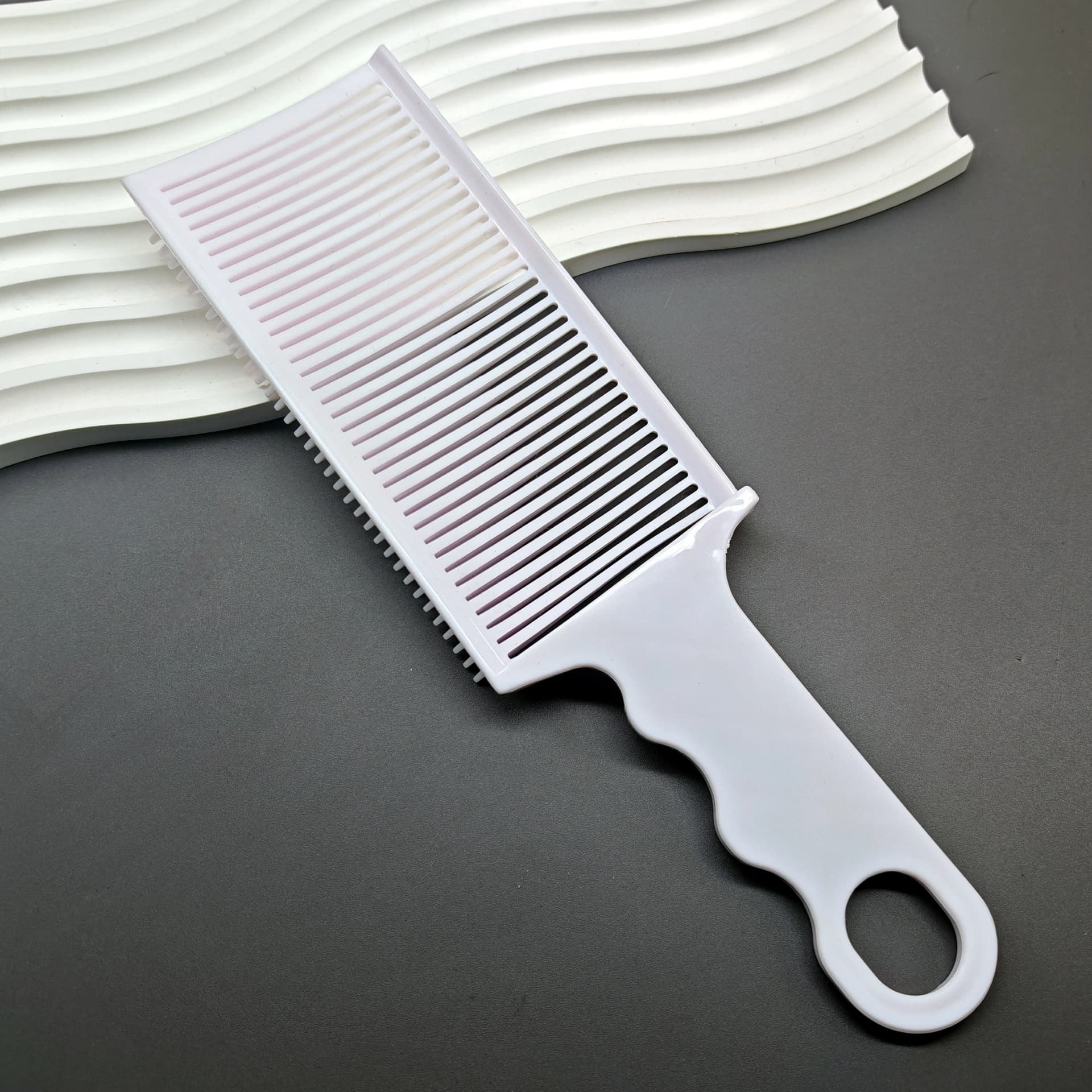 Barber hair comb kit with three combs — image 7